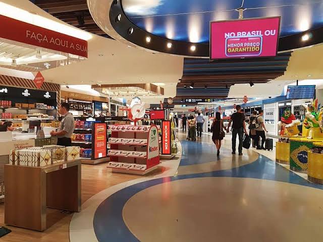 comprinhas no aeroporto